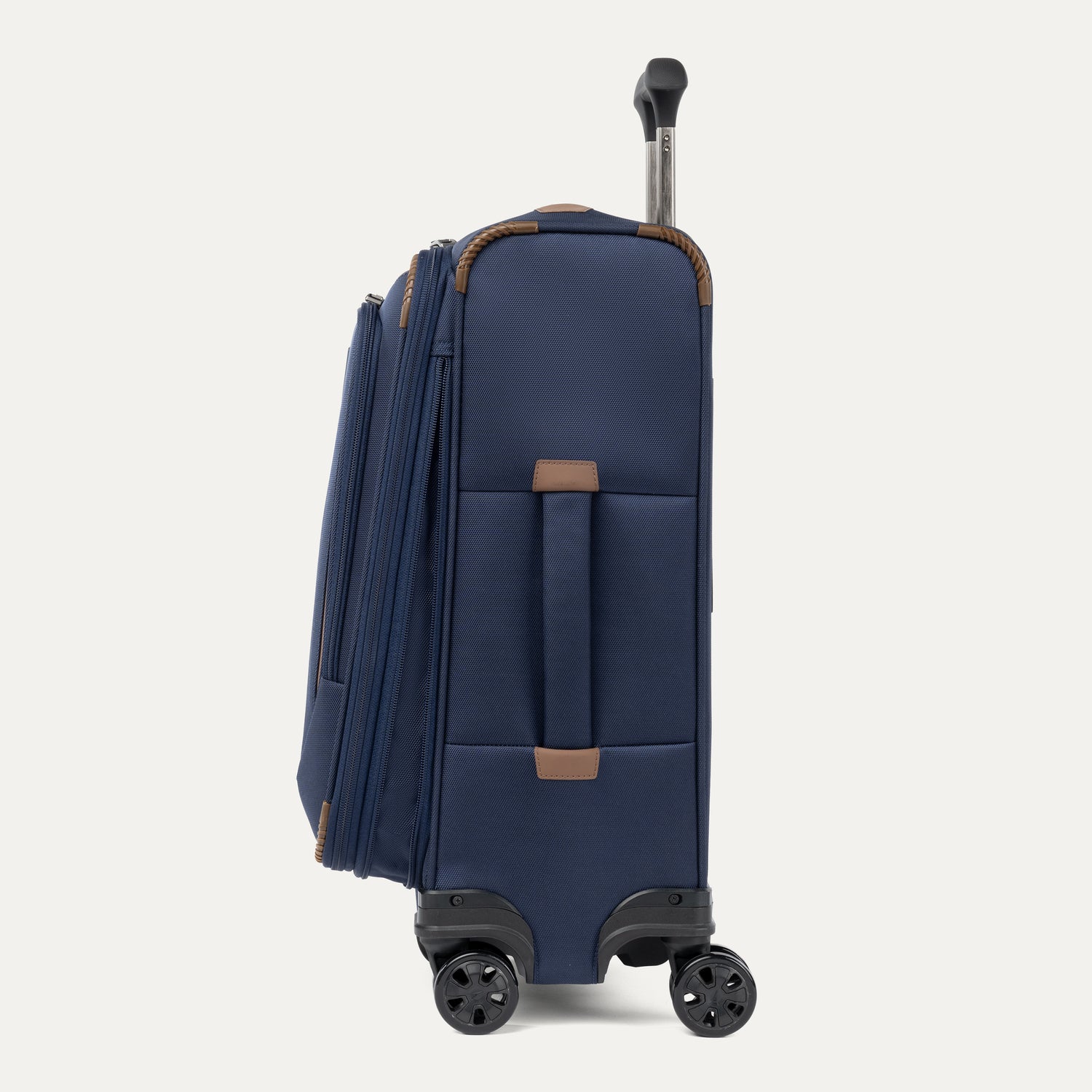 Crew™ Classic Carry-On / Medium Check-in Luggage Set - Image 3