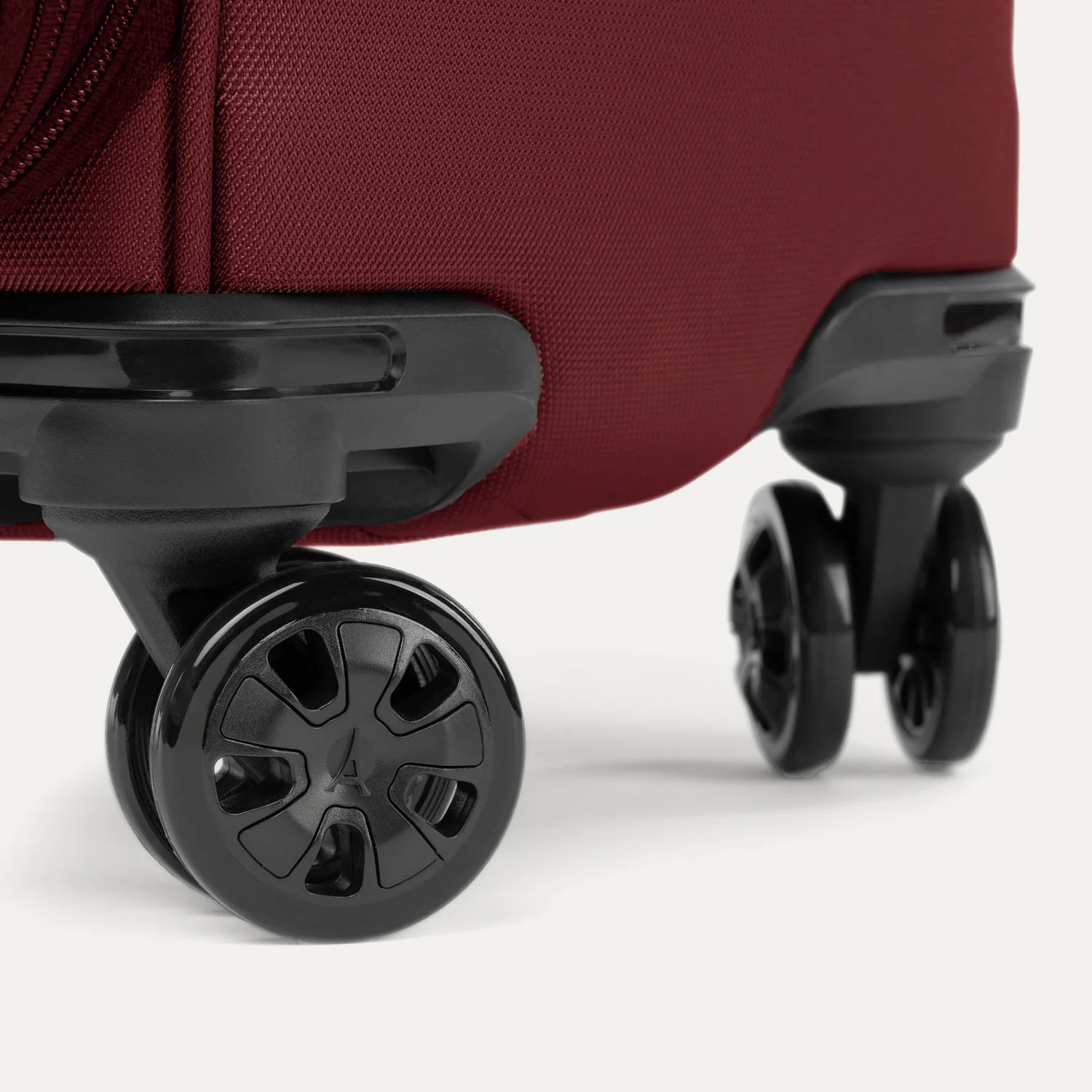 Crew™ Classic Medium Check-in Expandable Spinner - Image 8