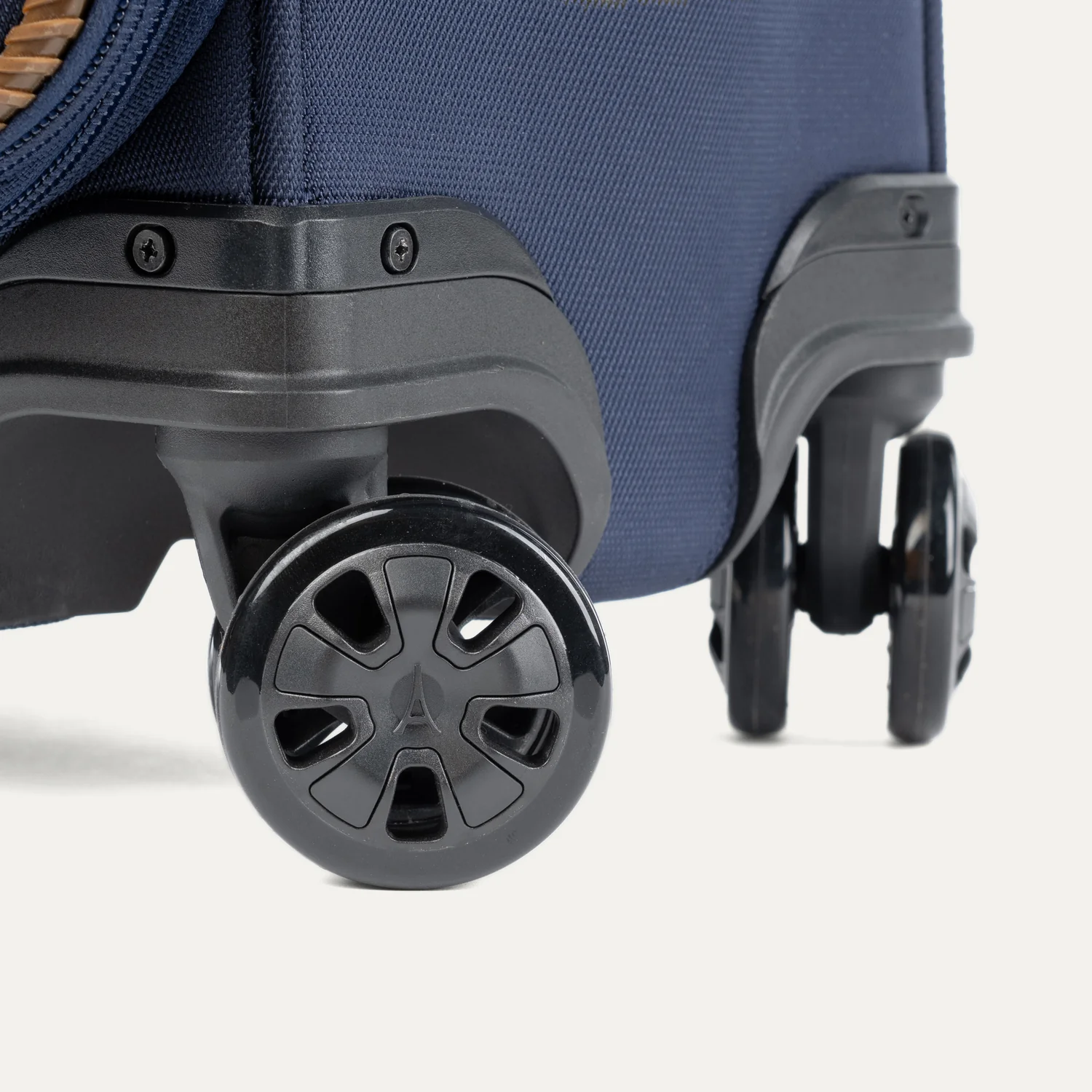 Crew™ Classic UnderSeat Tote / Carry-On Spinner Luggage Set - Image 5