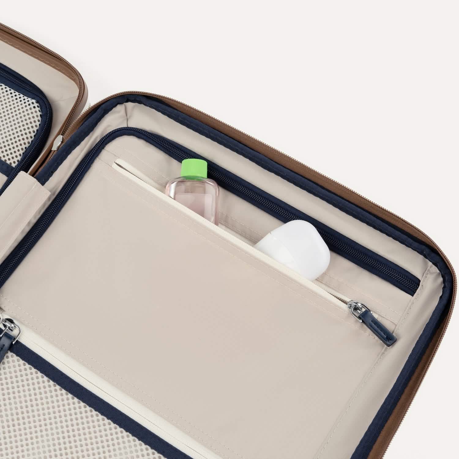 Platinum® Elite Carry-On Hardside Spinner - Image 38