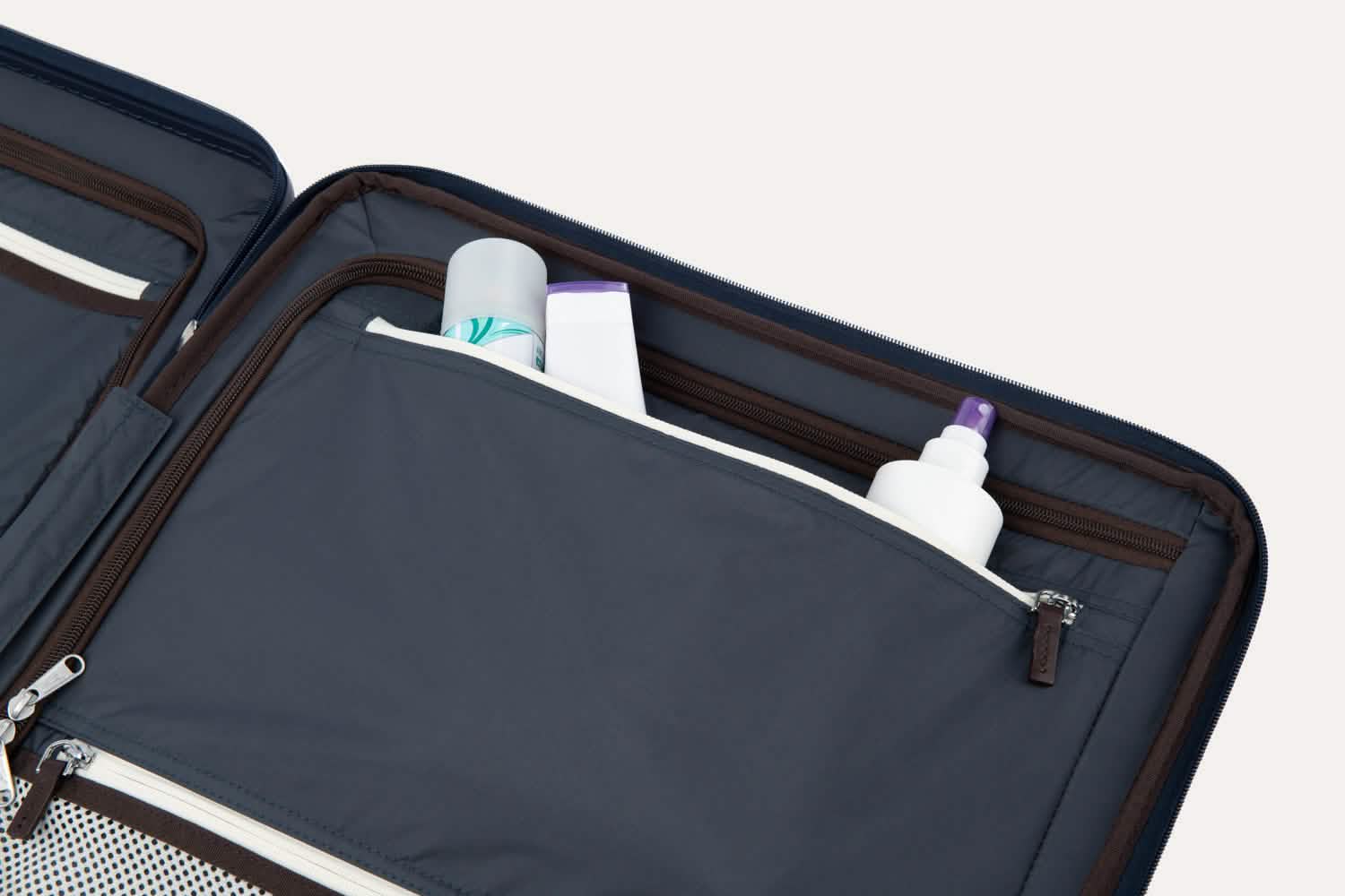 Platinum® Elite Medium Check-In Hardside Spinner - Image 19