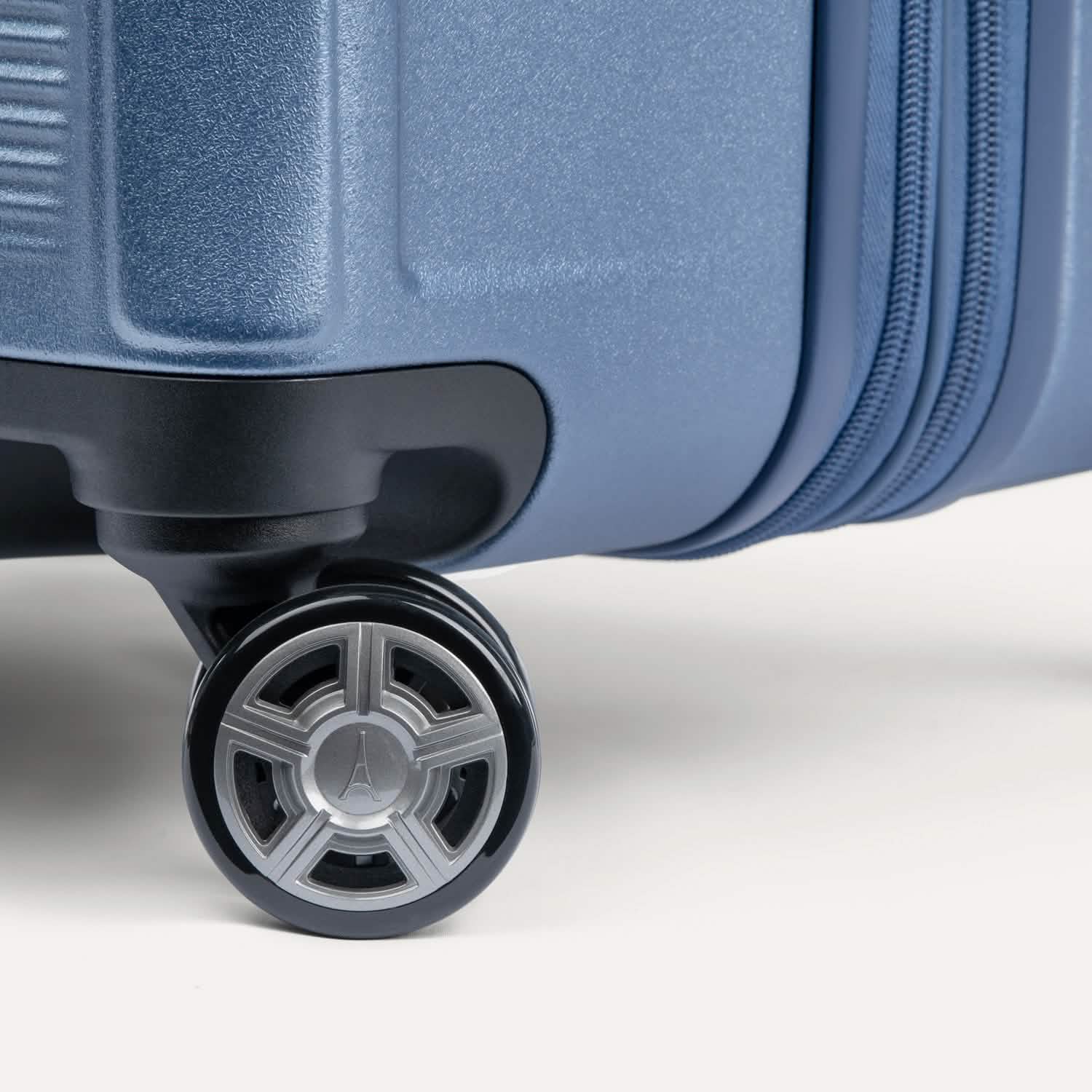 Platinum® Elite Medium Check-In Hardside Spinner - Image 38