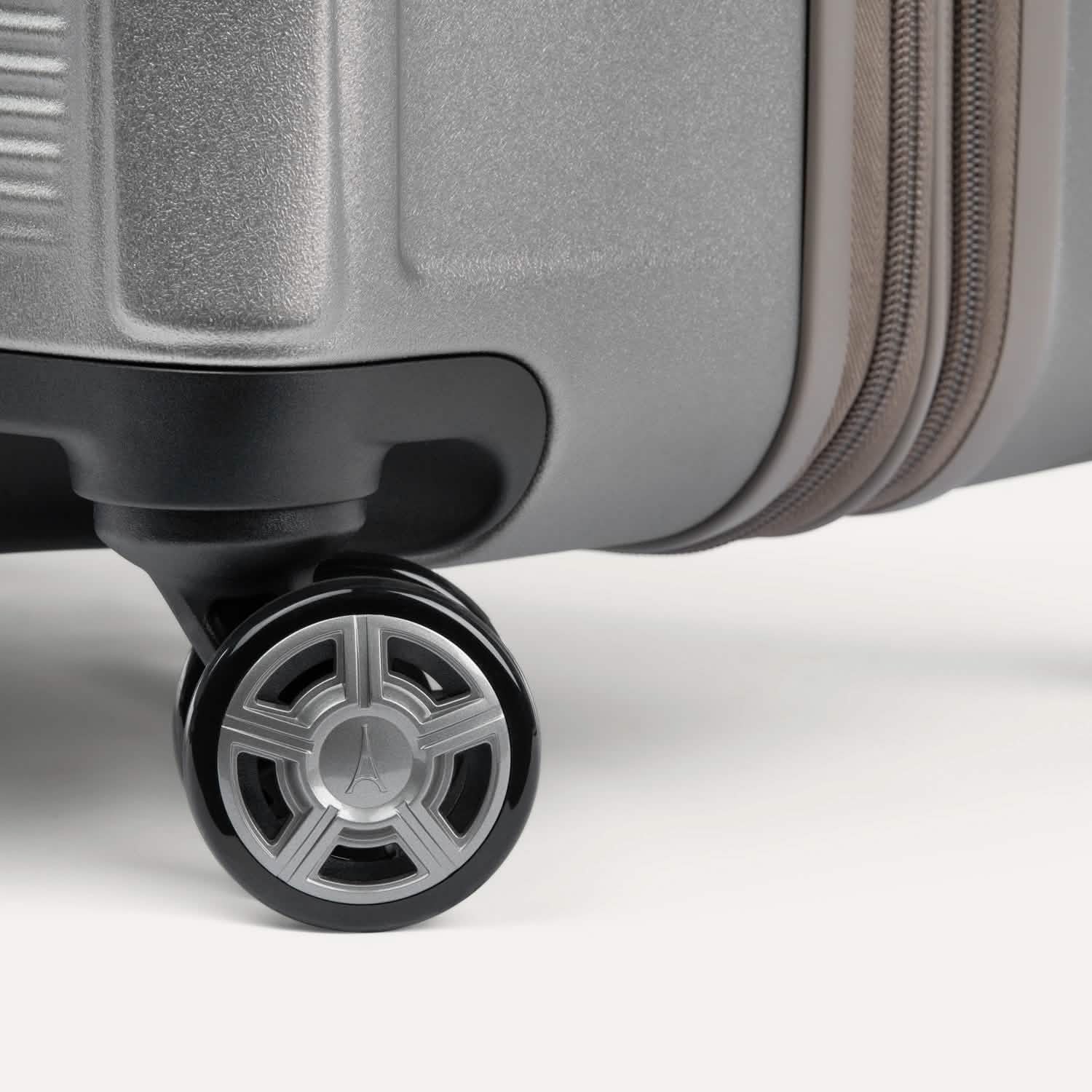 Platinum® Elite Medium Check-In Hardside Spinner - Image 6